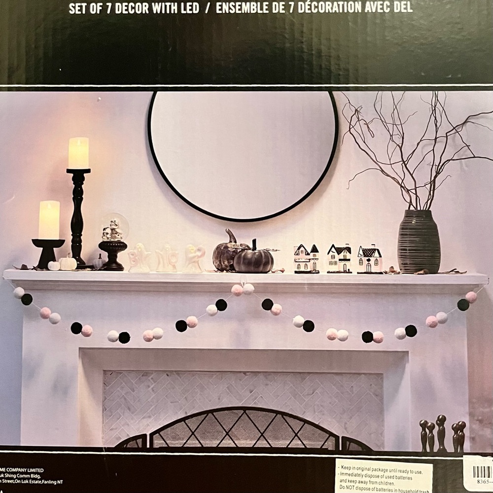 🆕- MARTHA STEWART ORANGE LED HAUNTED HOUSE, BOO GHOSTS & POMPOM GARLAND 7 PC SET - Picture 3 of 13